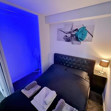Sleek & Stylish - E15 Apartment With Parking London Exterior photo