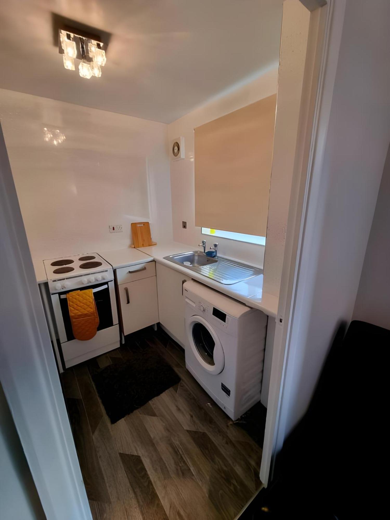 Sleek & Stylish - E15 Apartment With Parking London Exterior photo